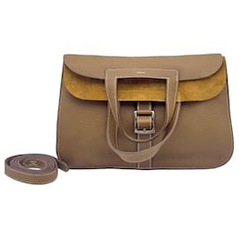 Hermès Halzan 31 Schultertasche aus Leder Kamel