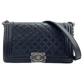 Borsa a tracolla Chanel Boy Medium in nero Nero