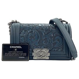 Borsa a tracolla Chanel Boy Small in blu Blu