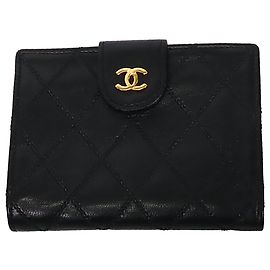 Chanel Schwarzes CC gestepptes Lammleder Bifold Compact Wallet Schwarz