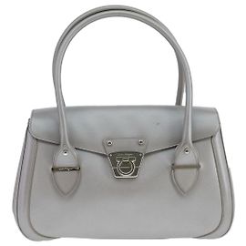 Bolsa Virna de Couro Salvatore Ferragamo Medium Prata