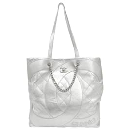Bolsa Chanel prateada Prata