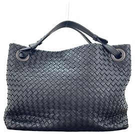 Bottega Veneta Garda Medium Handbag in Black Black