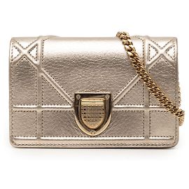Dior Diorama Flap en piel de becerro metalizada dorada para bebé Dorado