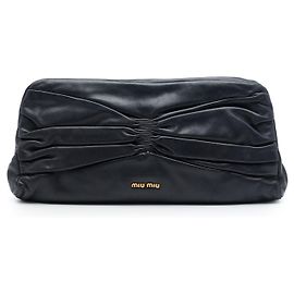 Miu Miu Black Pleated Nappa Frame Clutch Schwarz