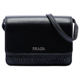 Borsa a tracolla Prada in nappa trapuntata e pelle spazzolata nera Nero