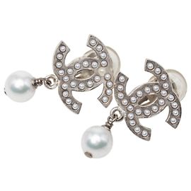 Brincos Clip Coco Mark da Chanel Prata