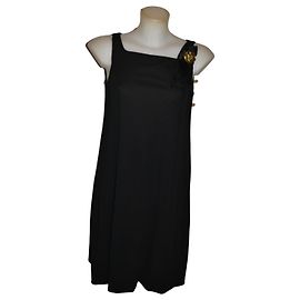 Gucci Kurzes Schwarzes Kleid mit Goldenem Medaillon Schwarz