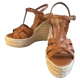 Saint Laurent Tribute sandali con zeppa in pelle marrone Marrone