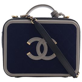 Neceser Chanel Blue Medium Tricolor Jersey CC Filigree Azul Azul marino