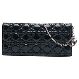 Clutch Lady Dior em verniz preto com corrente Cannage Preto