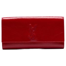 Clutch Belle De Jour en charol texturizado rojo Small de Saint Laurent Roja