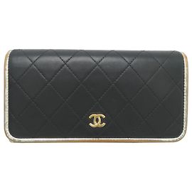 Chanel Matelassé Bi-fold Wallet Black