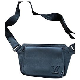 Louis Vuitton Pochete de Couro Preto