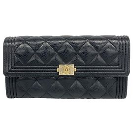 Cartera larga Boy de Chanel en piel de becerro granulada negra Negro