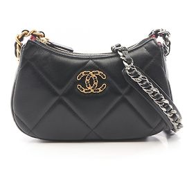 Borsa a tracolla Chanel 19 Matelassé Small Hobo Nero