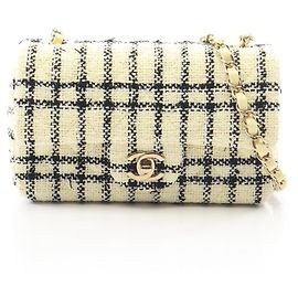 Bolsa de Ombro Chanel Mini Matelassé 20 Preto Cru