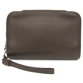 Pochette Baikal Louis Vuitton Clutch em couro Taiga Marrom