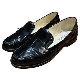 Chanel Mocasines de charol negro CC Negro