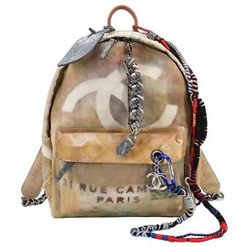 Mochila Chanel Graffiti Canvas & Leather Bege Usada Outro