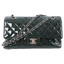Bolso de hombro Chanel Classic Matelasse 25 en piel charol con doble solapa y doble cadena Verde A01112 Azul marino
