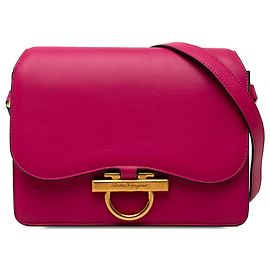 Salvatore Ferragamo Ferragamo Bolsa Transversal Joanne Gancini em couro de bezerro rosa Rosa Outro