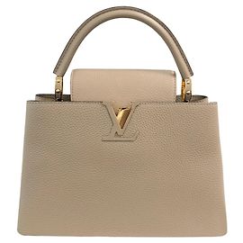 Bolsa Louis Vuitton Capucines PM Bege