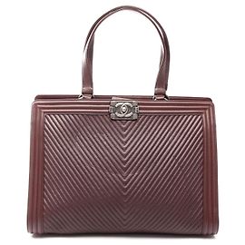 Bolsa Tote Chanel Boy V-Stitch em pele de cordeiro Marrom