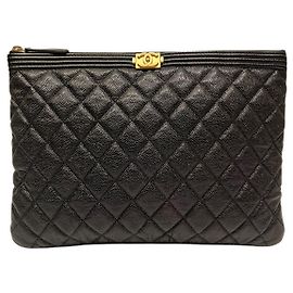 Pochette Chanel Boy en peau caviar Chanel Noir