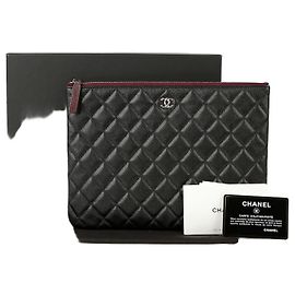 Chanel Clutch Classic New Medium in Caviar Nero