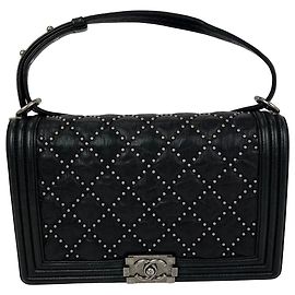 Borsa Chanel Boy Flap in agnello stropicciato con borchie New Medium Black Nero