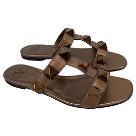 Sandales plates Valentino Garavani Rockstud Bronze
