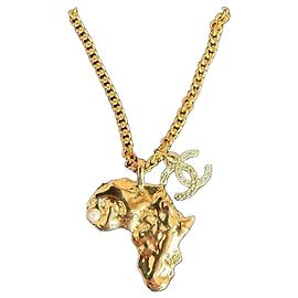 Colar Chanel Afrique Dourado com Pérola e Logotipo CC Dourado