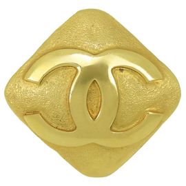 Broche en métal doré Chanel Doré