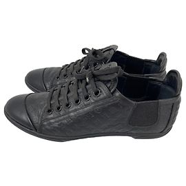 Baskets en cuir gaufré Monogram Louis Vuitton Noir