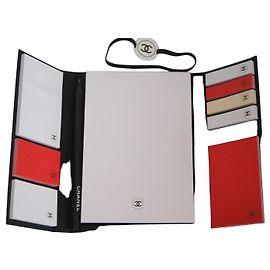 Set de papeterie Chanel avec carnet et stylo Noir Blanc Rouge Beige