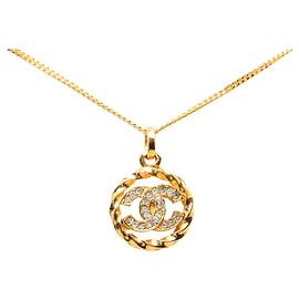 Collana con pendente rotondo Chanel Gold CC placcato oro e strass D'oro