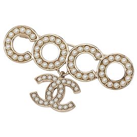 Chanel Coco Dangle Brosche mit Goldbeschichtung und Kunstperlen CC Gold Golden