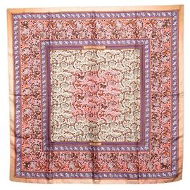 Lenço Hermès Carre 90 CHASSE EN INDE Rosa Multicor