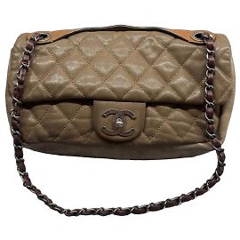 Chanel gesteppte Lederhandtasche mit Klappe Beige