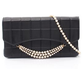 Bolsa de ombro Chanel Chocolate Bar com corrente de pérolas Preto