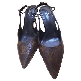 Louis Vuitton slingback pumps in monogram canvas Brown