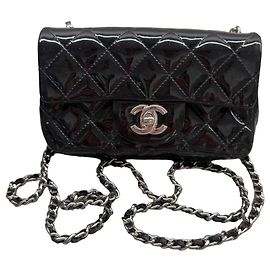 Bolso Chanel Classic Flap Mini de charol Negro
