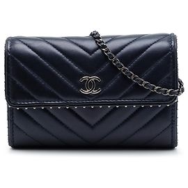 Chanel Blue CC Chevron Lammleder Wallet On Chain mit Nieten Blau Marineblau
