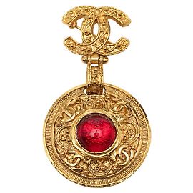Broche redondo Chanel Coco Mark Gripoix Roja Dorado