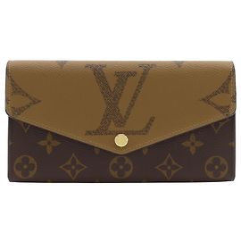 Carteira Louis Vuitton Sarah NM Reverse Monogram Giant e Monogram Canvas Marrom