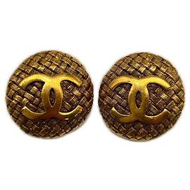 Orecchini Chanel Coco Mark in mesh con bottone D'oro