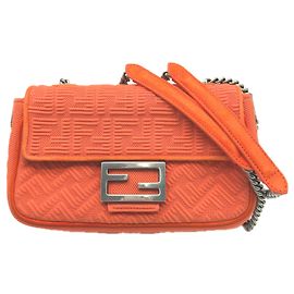 Bolsa Fendi Baguette em lona e couro com corrente midi e alça dupla Laranja