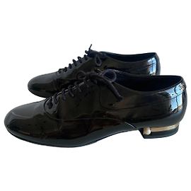 Sapatos Derby Chanel de Couro Verniz Preto