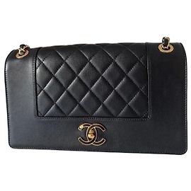 Chanel Classic Flap Medium in agnello nero Nero